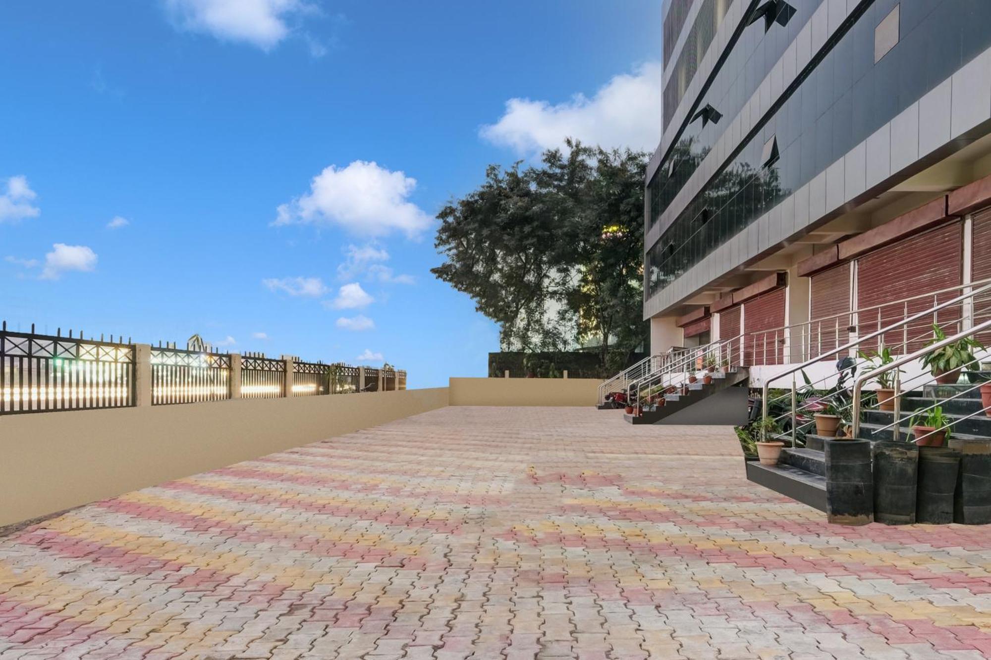 Townhouse Oak Sarusajai Stadium Dispur Extérieur photo