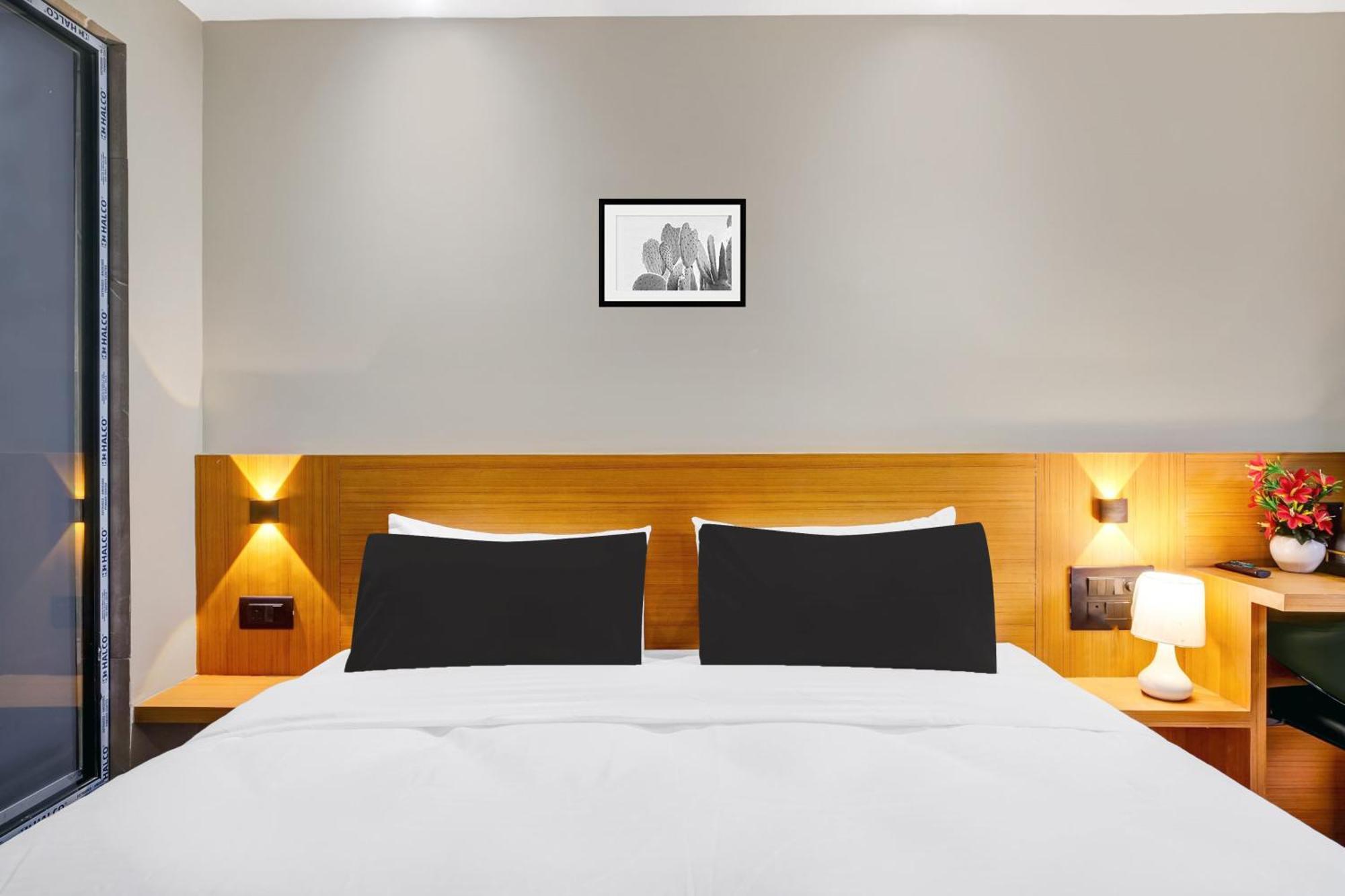 Townhouse Oak Sarusajai Stadium Dispur Extérieur photo